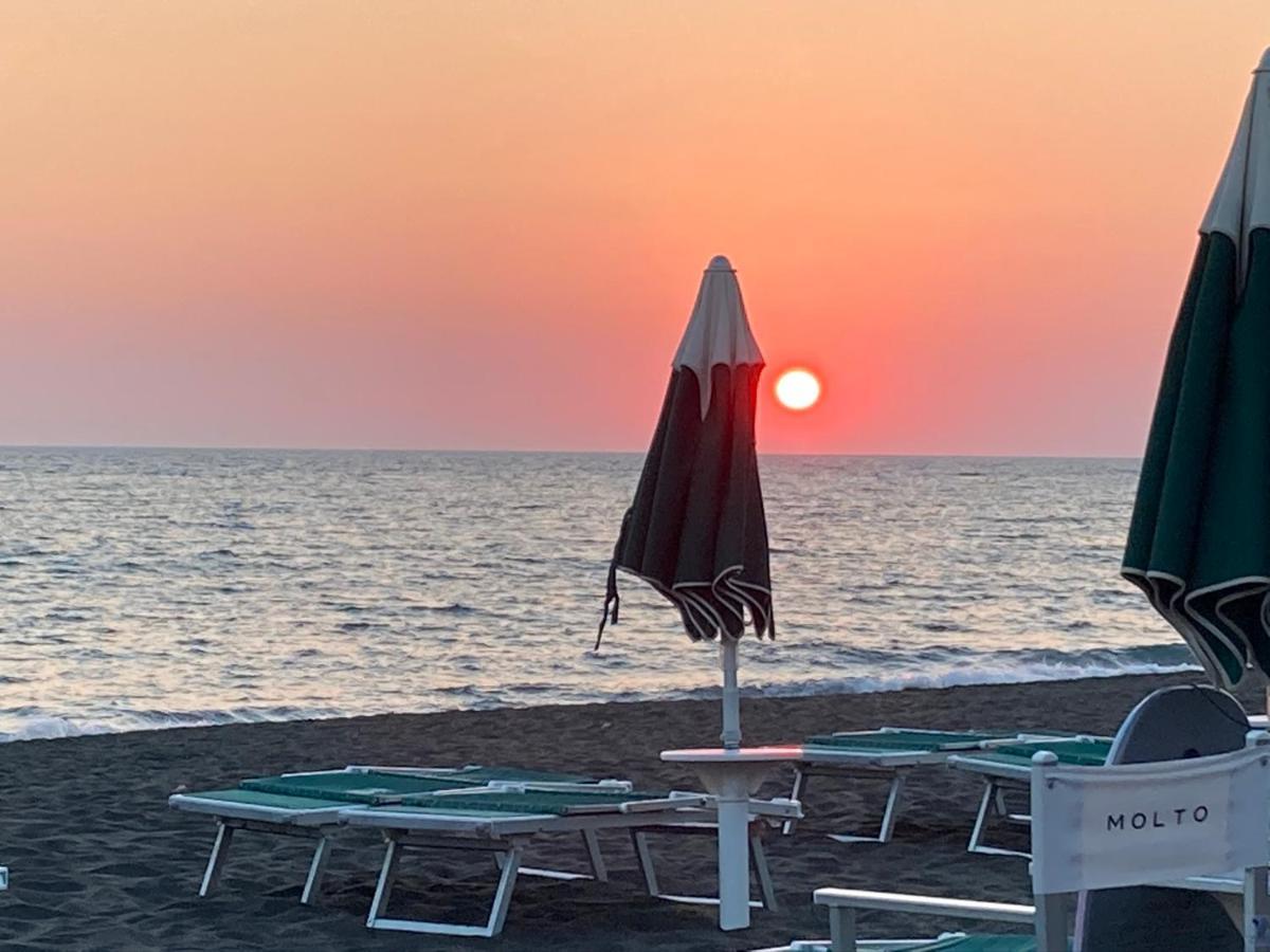 Rosso Tramonto Luxury-White- Ladispoli, Lungomare Regina Elena 58 Villa Exterior photo